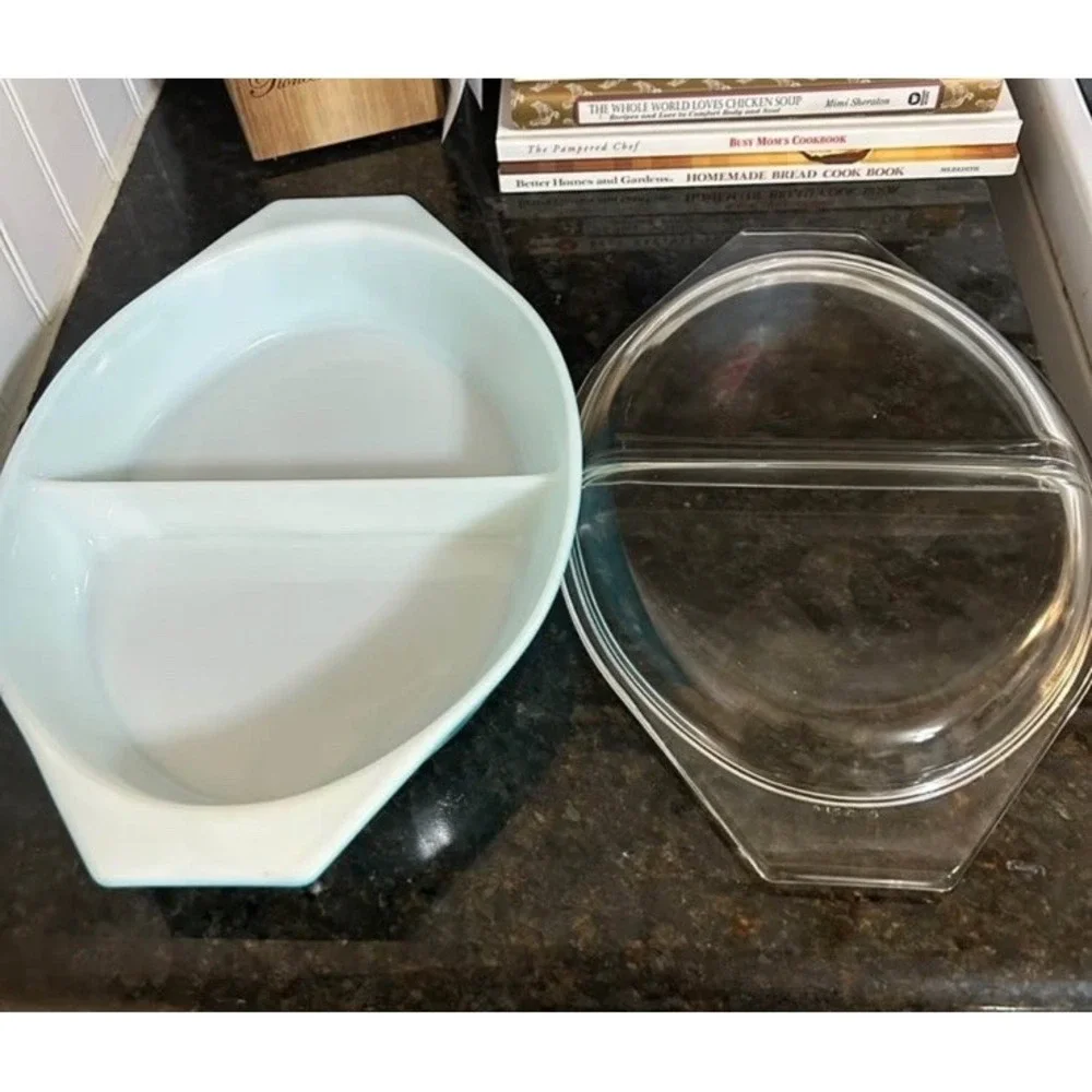 Pyrex 949C Divided Oval Glass Casserole w/ Lid Blue Snowflake Pattern